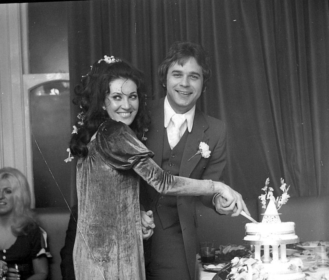 Lou Christie and Frances Winfield cutting their wedding cake, London, 1971